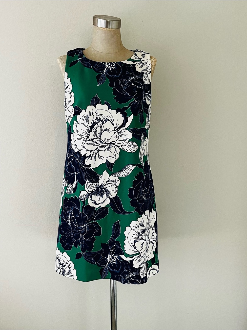 Jessica Howard Green Floral Shift Dress with Navy and White Blooms